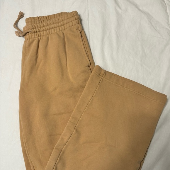 Aritzia TNA cozy AF fleece wide leg sweatpants - Picture 2 of 3